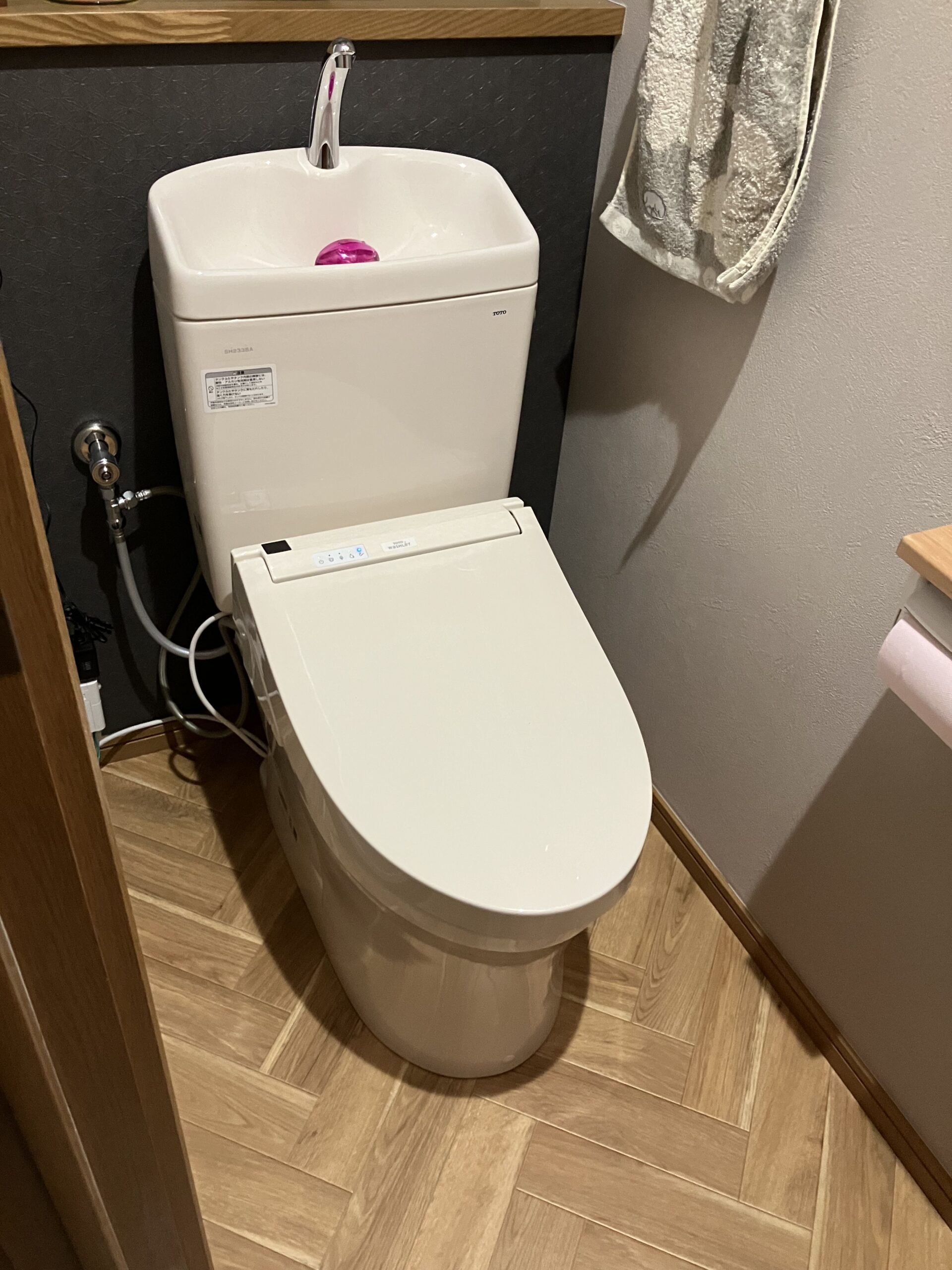 堺市｜古くなったトイレと劣化した床を一新！TOTO「ピュアレストQR」への交換と内装リフォームをご提案